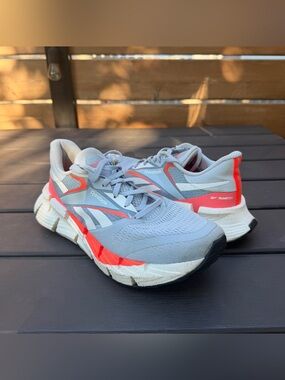 Reebok FloatZig Running Shoes Gray Coral Women’s Size 9.5 Athletic Trainer